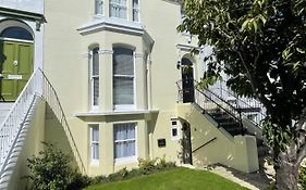 Garden Flat In 'Little Chelsea'